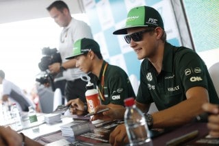 Kamui Kobayashi_Marcus Ericsson_Caterham_Foto Caterham F1 Team