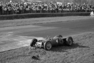 Graf-Berghe-von-Trips-Ferrari-nach-dem-toedlichen-Unfall-1961-474x316-9915141381362316