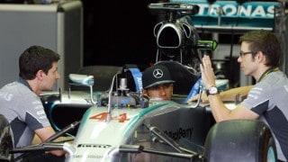 2014-11-06T195010Z_1390521543_GM1EAB70A0Z01_RTRMADP_3_MOTOR-RACING-PRIX