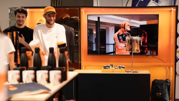 McLaren Mastercard Pop-Up Store in Wien! — FormelAus…
