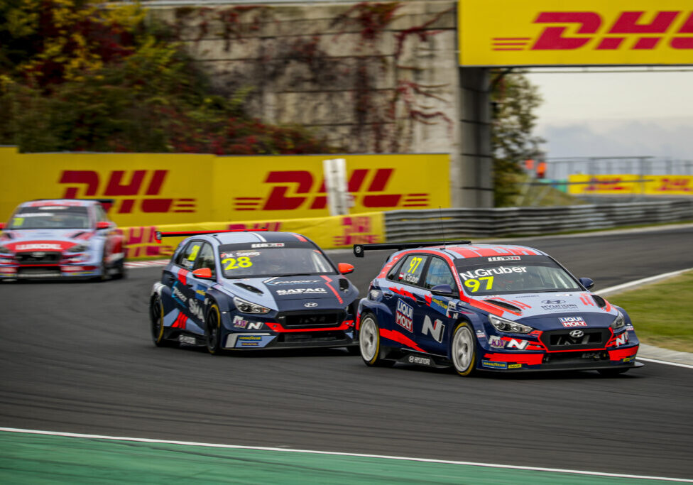 97 GRUBER Nico (aut), Engstler Hyundai N Liqui Moly Racing Team, Hyundai i30 N TCR, action RACE 1 during the 2020 FIA WTCR Race of Hungary, 4th round of the 2020 FIA World Touring Car Cup, on the Hungaroring, from October 16 to 18, 2020 in Mogyoród, Budapest, Hungary - Photo Paulo Maria / DPPI