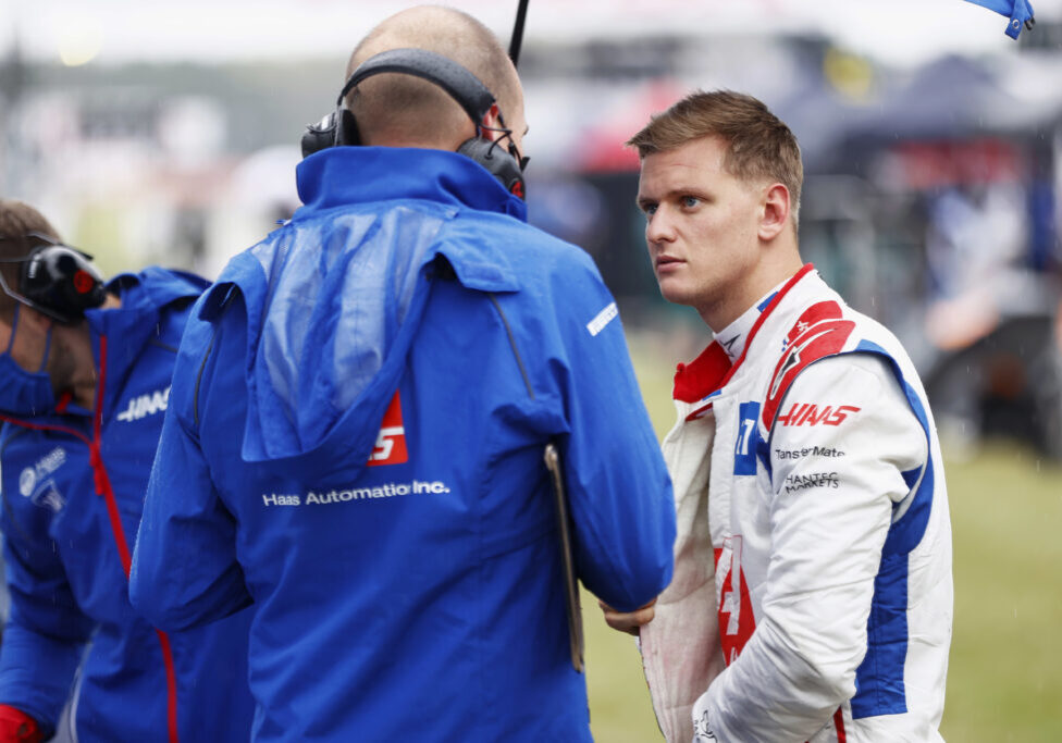 SUZUKA, JAPAN - OCTOBER 09: Mick Schumacher, Haas F1 Team during the Japanese GP at Suzuka on Sunday October 09, 2022 in Suzuka, Japan. (Photo by Andy Hone / LAT Images)