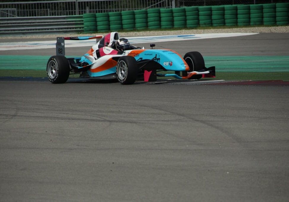 10505254_661976757231653_4582858826187193310_o