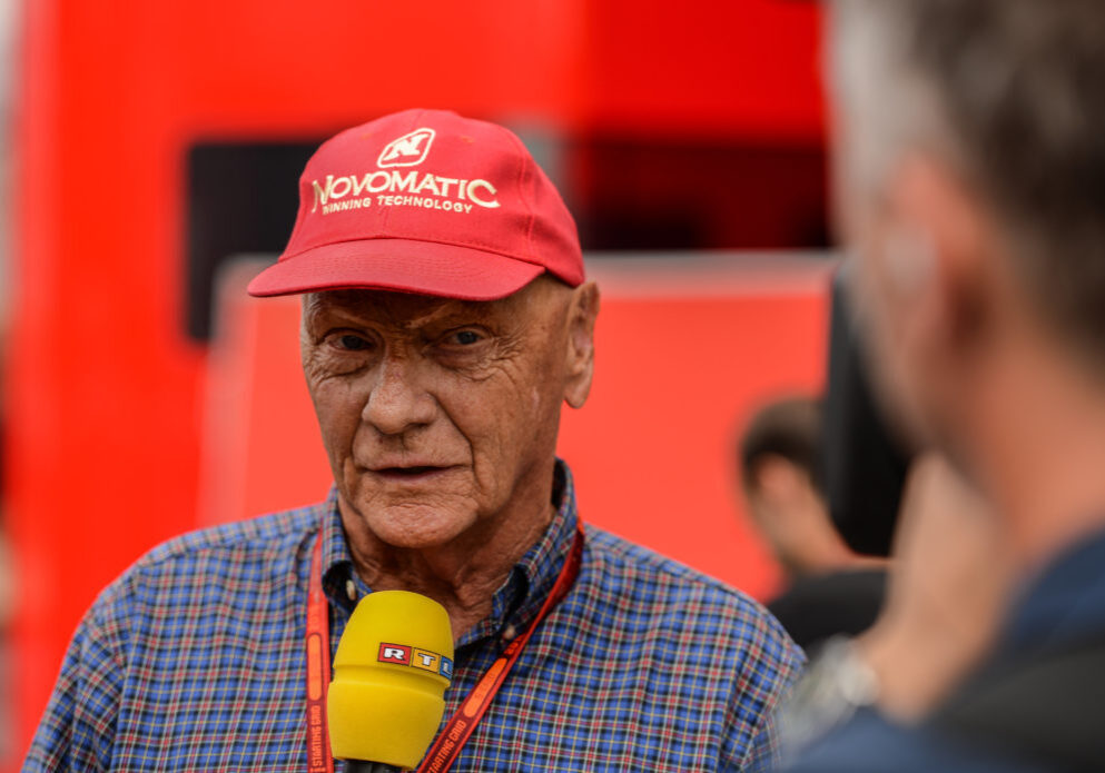 Niki Lauda spricht am 30.07.2016 beim Qualifying auf dem Hockenheimring in Hockenheim (Baden-Württemberg) bei einem Interview.(zu dpa "Lauda verkündet im TV Abschied als Formel-1-Experte von RTL" vom 26.11.2017) Foto: Wolfram Kastl/dpa +++(c) dpa - Bildfunk+++