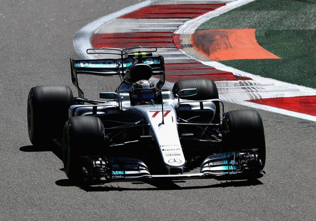 SOCHI, RUSSIA - APRIL 29: Valtteri Bottas driving the (77) Mercedes AMG Petronas F1 Team Mercedes F1 WO8 on track during final practice for the Formula One Grand Prix of Russia on April 29, 2017 in Sochi, Russia.  (Photo by Mark Thompson/Getty Images)