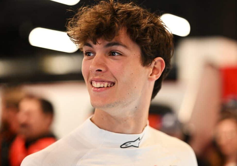 LAS VEGAS, NEVADA - NOVEMBER 21: Oliver Bearman of Great Britain and Haas F1 looks on during final practice ahead of the F1 Grand Prix of Las Vegas at Las Vegas Strip Circuit on November 21, 2025 in Las Vegas, Nevada. (Photo by Simon Galloway/LAT Images)