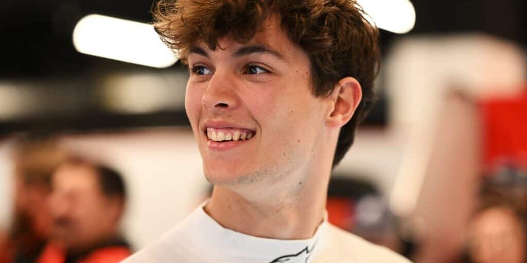 LAS VEGAS, NEVADA - NOVEMBER 21: Oliver Bearman of Great Britain and Haas F1 looks on during final practice ahead of the F1 Grand Prix of Las Vegas at Las Vegas Strip Circuit on November 21, 2025 in Las Vegas, Nevada. (Photo by Simon Galloway/LAT Images)