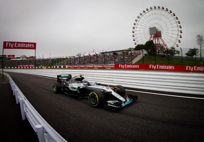 epa05575965 German Formula One driver Nico Rosberg of Mercedes AMG GP in action during qualifying for the Japanese Formula One Grand Prix at the Suzuka Circuit in Suzuka, central Japan, 08 October 2016. The 2016 Japanese Formula One Grand Prix will take place on 09 October.  EPA/DIEGO AZUBEL