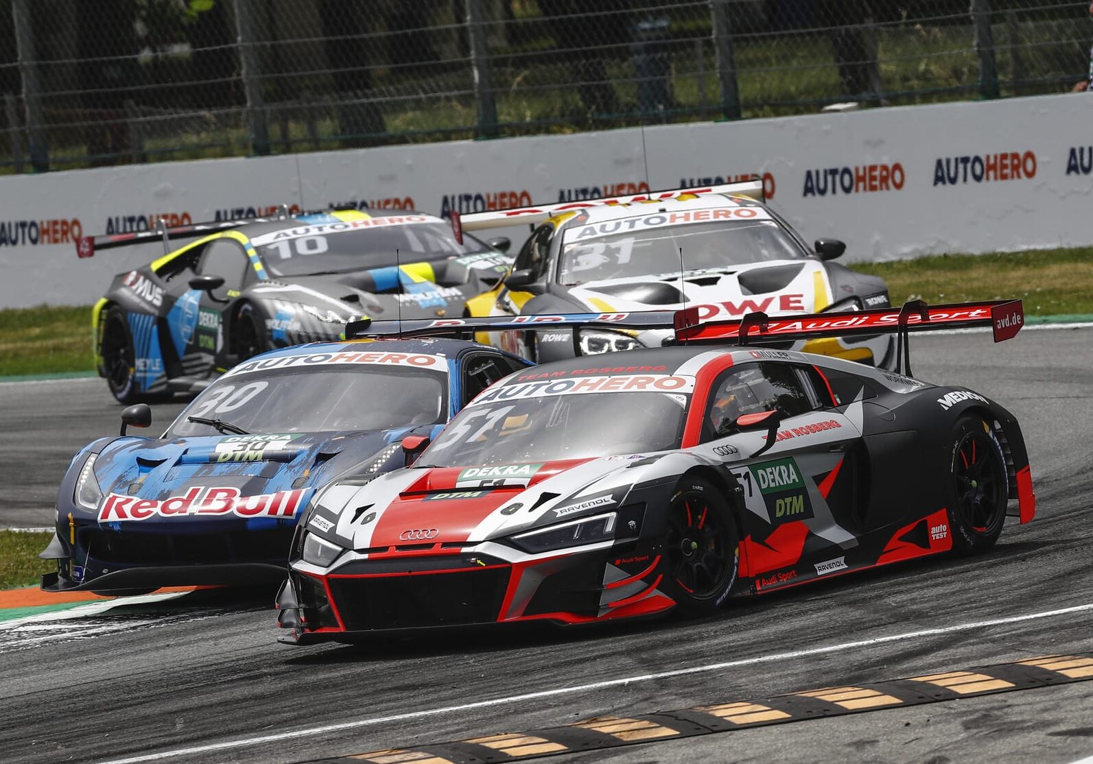 DTM-Monza-2021-Nico-Müller-gegen-Liam-Lawson-autosprintch©DTM