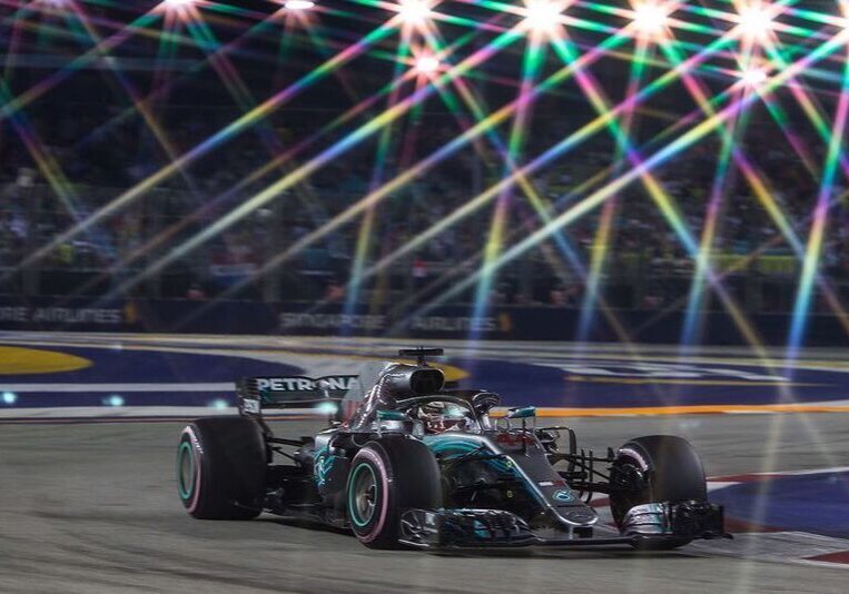Hamilton-Singapore-pole-18