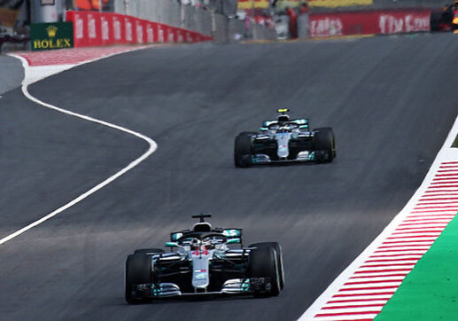 Lewis-Hamilton-Valtteri-Bottas-1340449