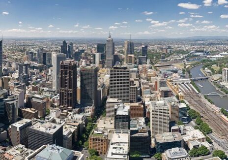Melbourne_Skyline_from_Rialto_Equirectangular_Crop_-_Nov_2008-700x325