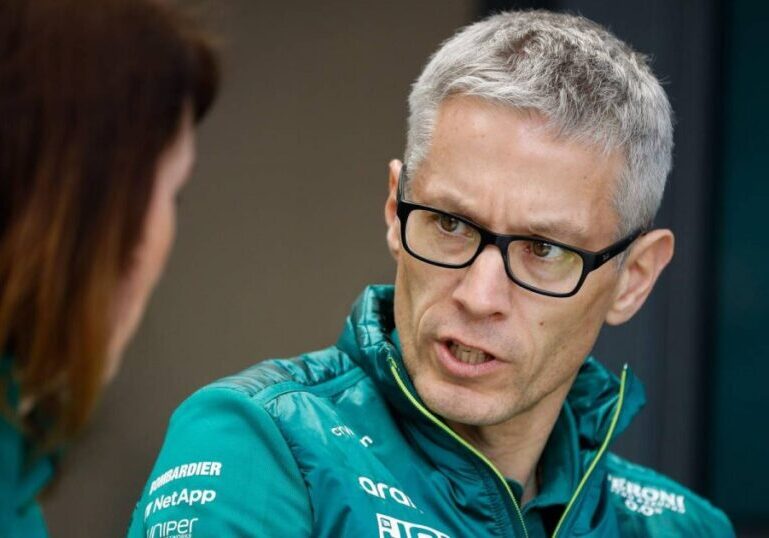 Mike-Krack-talks-to-an-Aston-Martin-colleague-planetF1-1200x630