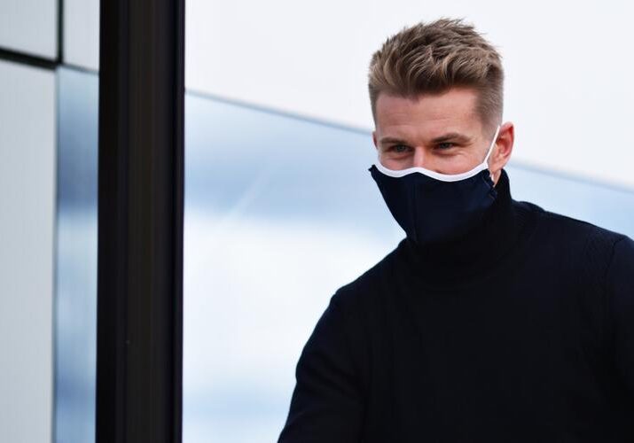 Nico_Hulkenberg_Walks_201021_BB_1050