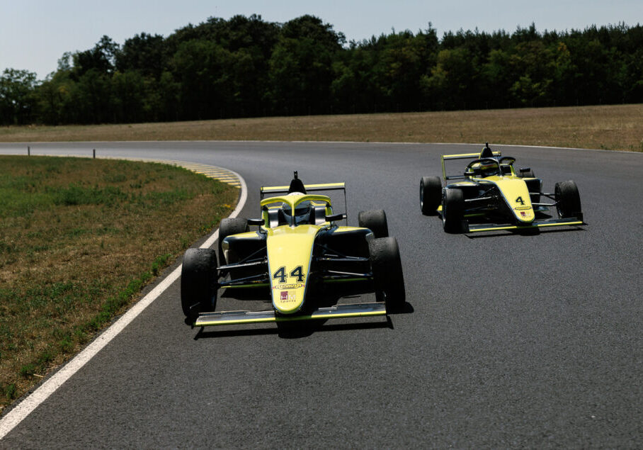 Renauer Motorsport Formel 4 UAE I