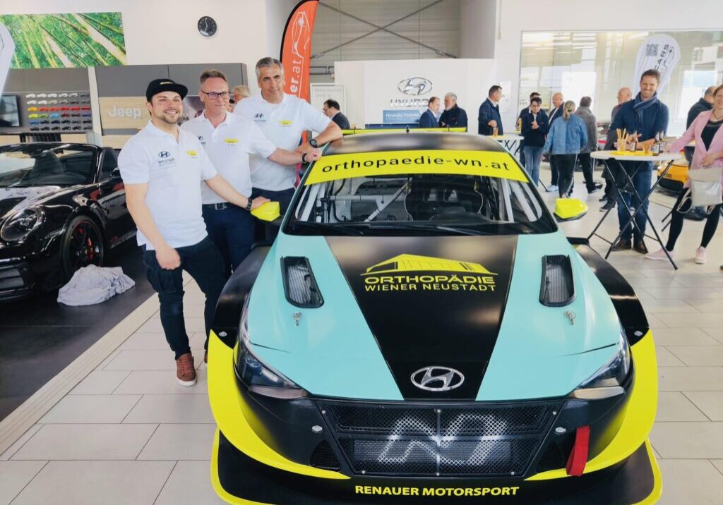 Renauer Motorsport TCR Hyundai Elantra und Piloten