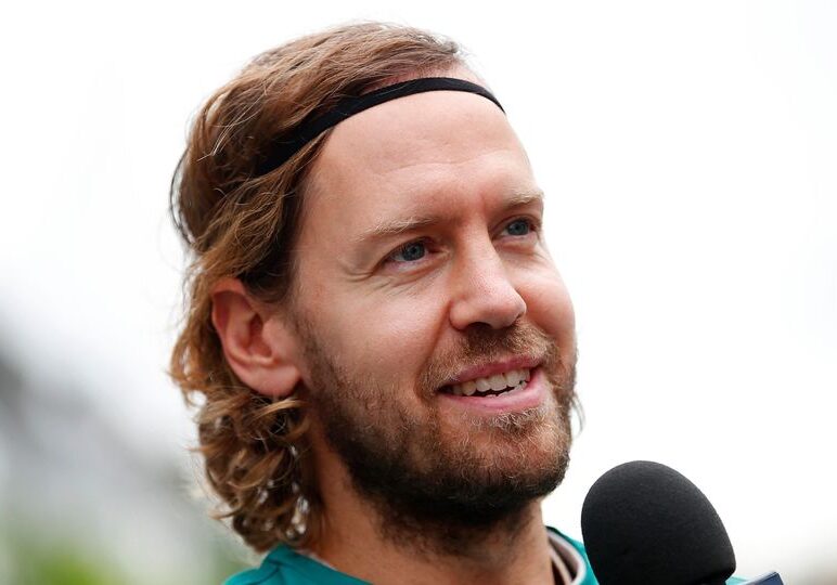 portrait, Suzuka Circuit, GP2218a, F1, GP, Japan
Sebastian Vettel, Aston Martin, speaks to the media