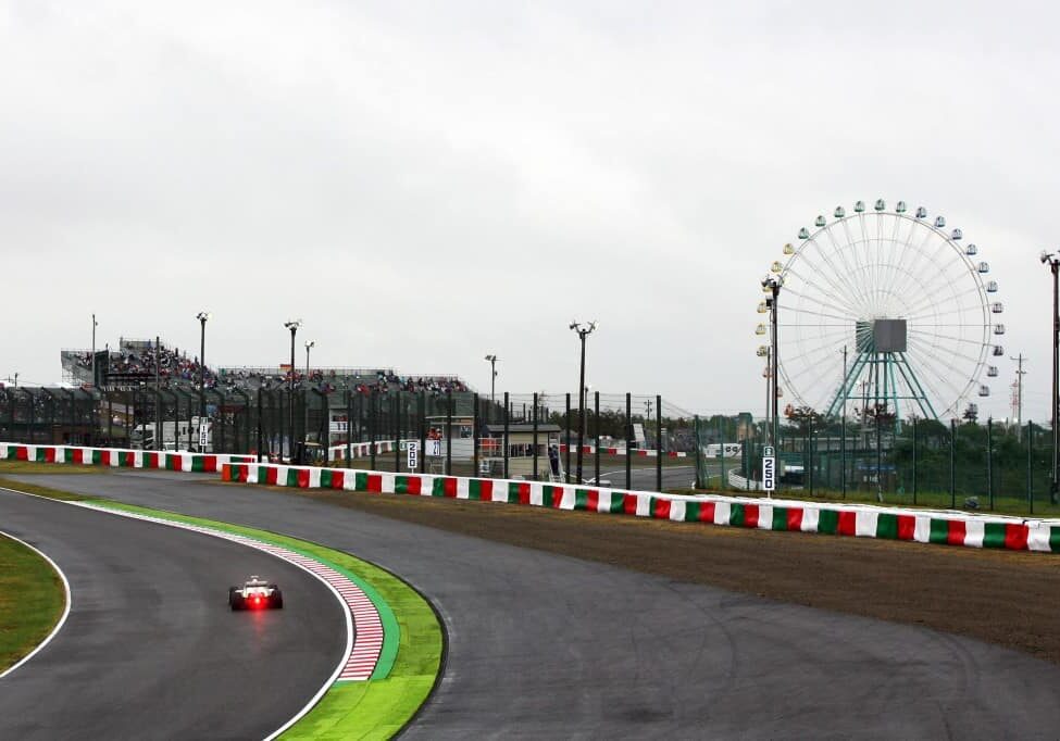 Rubens Barrichello (BRA) Brawn Grand Prix BGP 001.
Formula One World Championship, Rd 15, Japanese Grand Prix, Practice Day, Suzuka, Japan, Friday 2 October 2009.
BEST IMAGE