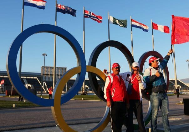 Ferrari fans with the Olympic rings.
10.10.2014. Formula 1 World Championship, Rd 16, Russian Grand Prix, Sochi Autodrom, Sochi, Russia, Practice Day.
- www.xpbimages.com, EMail: requests@xpbimages.com - copy of publication required for printed pictures. Every used picture is fee-liable. © Copyright: Charniaux / XPB Images