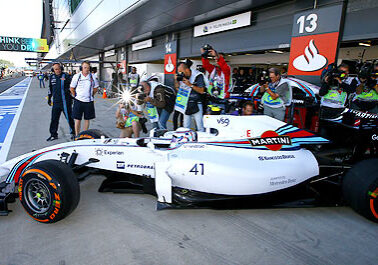 f1-susie-wolff-williams-pitlane-inli