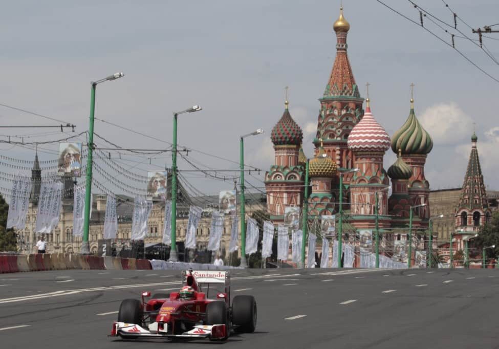 reuters_moscow_city_racing_15Jul12-975x715
