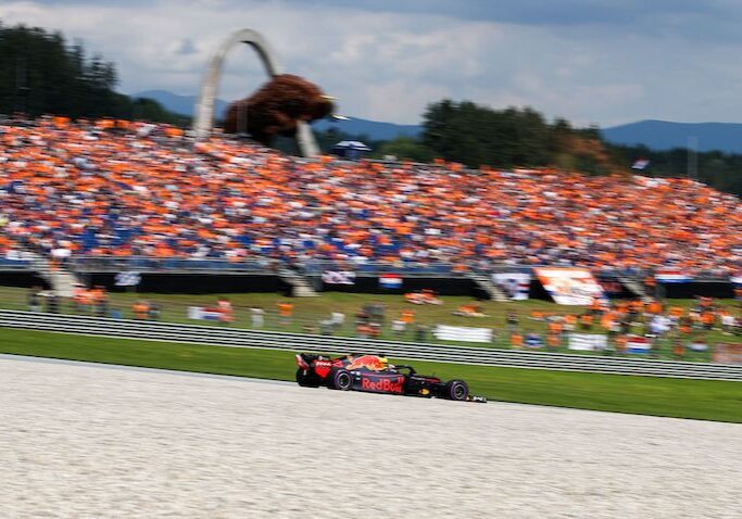 spielberg28_4b6d3_rb242.242.242_850x478